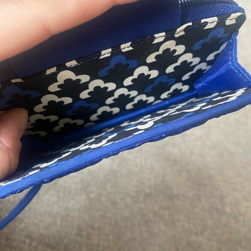 Vera Bradley Smartphone Wristlet - Picture 3 of 4